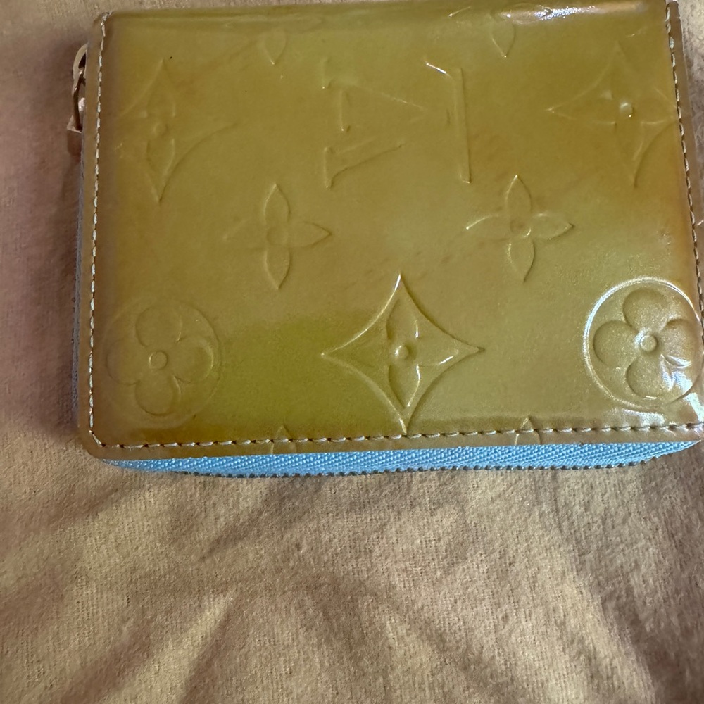 Louis Vuitton Embossed Logo Patent Leather Wallet - Light Grey